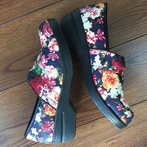Rasolli flower pattern clogs